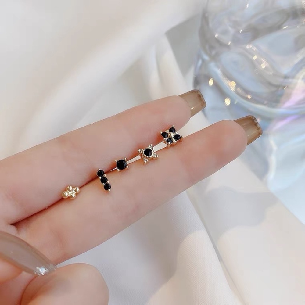 Set of Studs gold and black